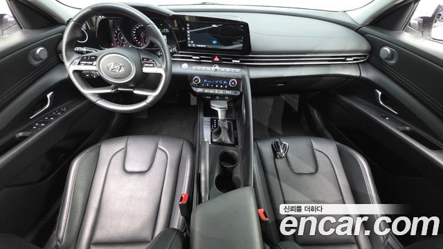 Hyundai Avante — interior