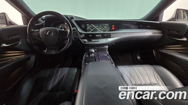 Lexus LS — interior
