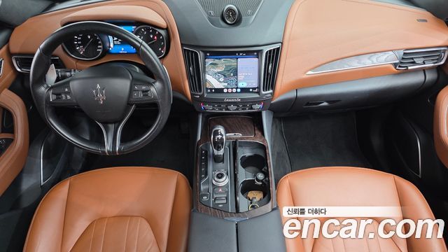 Maserati Levante — interior
