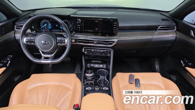 Kia K5 — interior