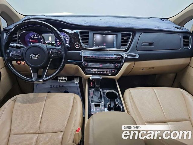 Kia Carnival — interior