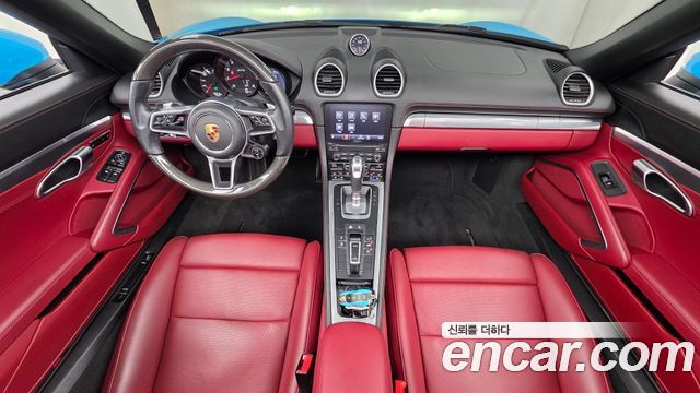Porsche 718 — interior