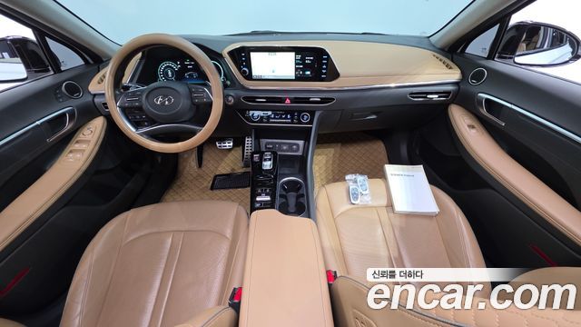 Hyundai Sonata — interior