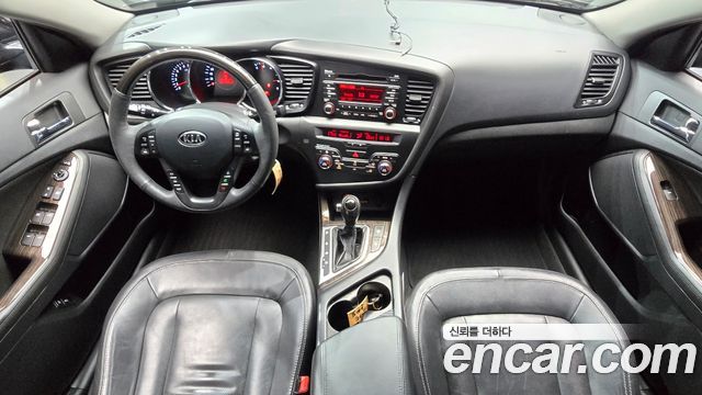 Kia K5 — interior