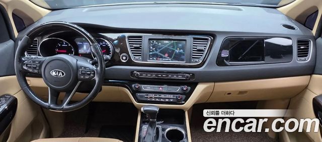 Kia Carnival — interior