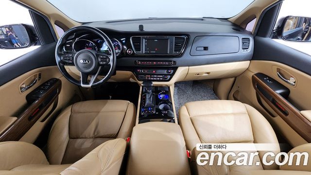 Kia Carnival — interior