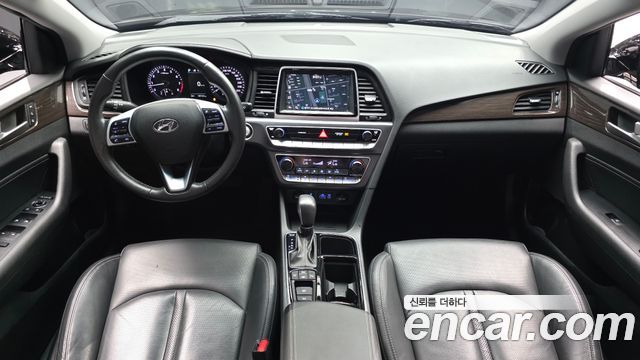 Hyundai Sonata — interior