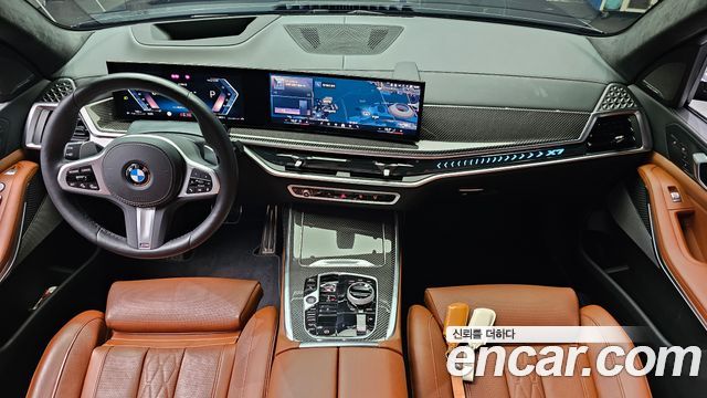 BMW X7 — interior