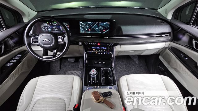 Kia Carnival — interior