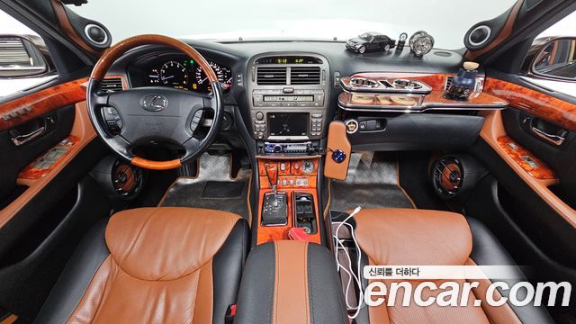 Lexus LS — interior