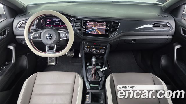 Volkswagen T-Roc — interior