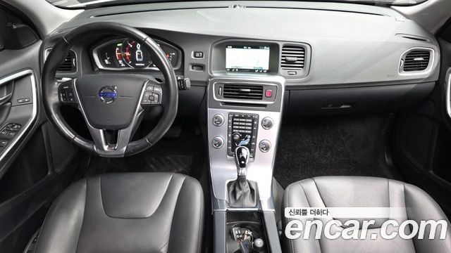 Volvo S60 — interior