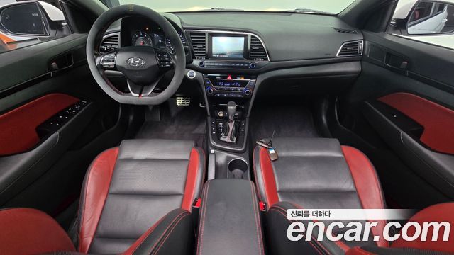 Hyundai Avante — interior