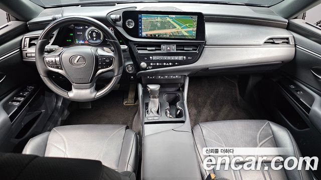 Lexus ES — interior
