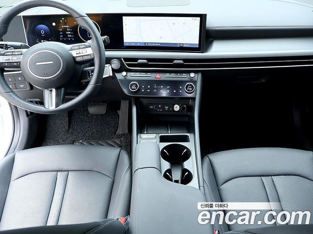 Hyundai Sonata — interior
