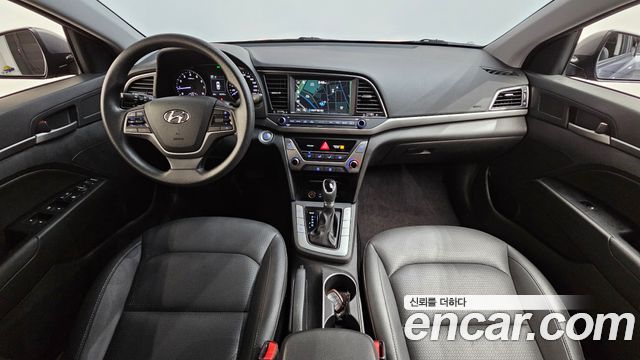 Hyundai Avante — interior