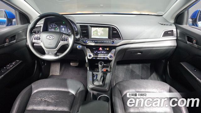 Hyundai Avante — interior