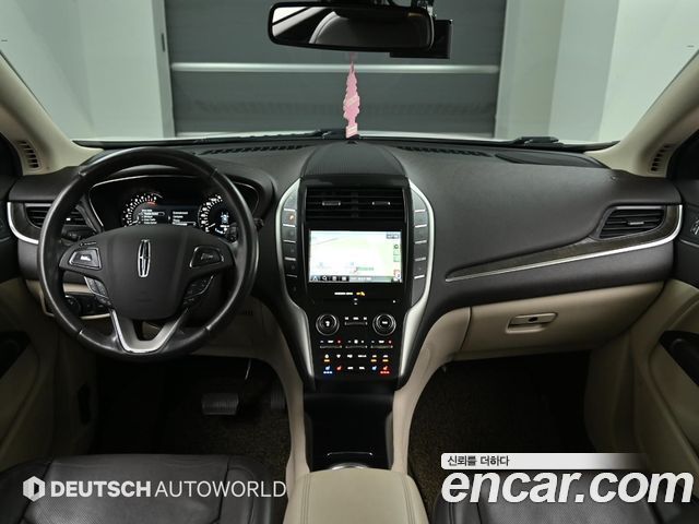 Lincoln MKC — interior
