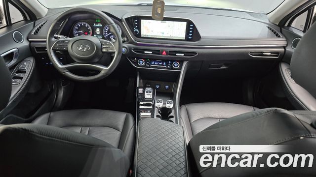 Hyundai Sonata — interior
