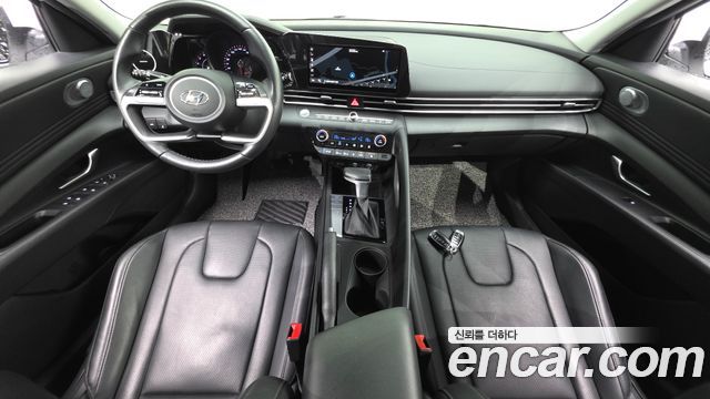 Hyundai Avante — interior