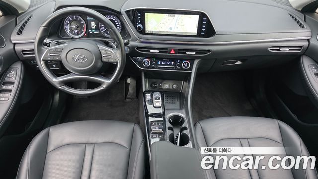 Hyundai Sonata — interior