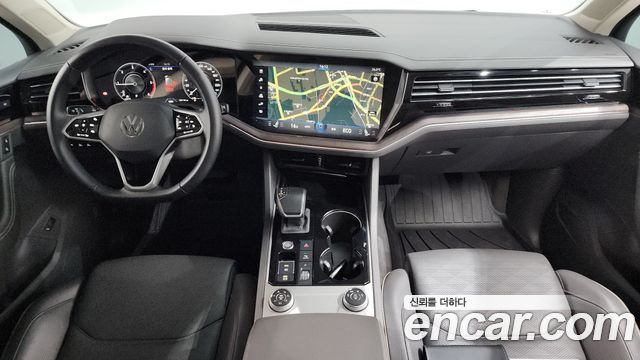 Volkswagen Touareg — interior