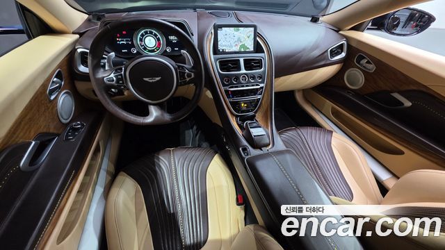 Aston Martin DB11 — interior