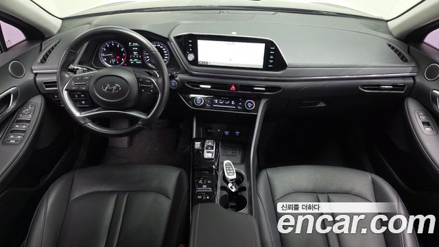 Hyundai Sonata — interior