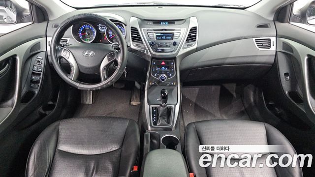Hyundai Avante — interior