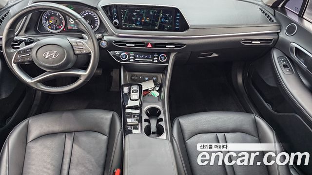 Hyundai Sonata — interior