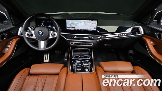 BMW X7 — interior