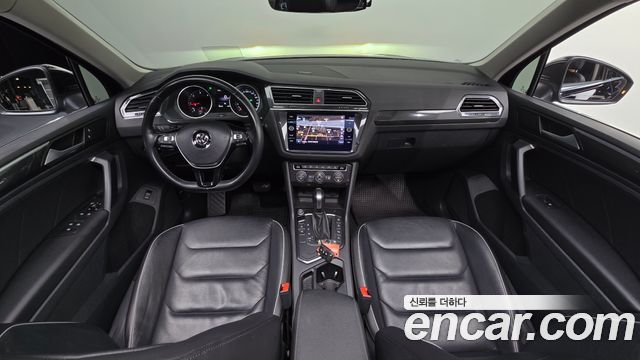 Volkswagen Tiguan — interior