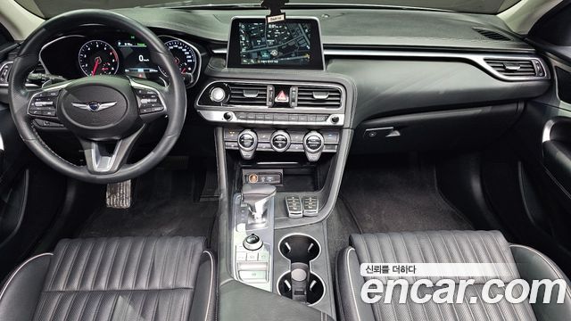 Genesis G70 — interior