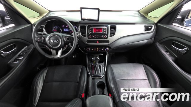 Kia Carens — interior