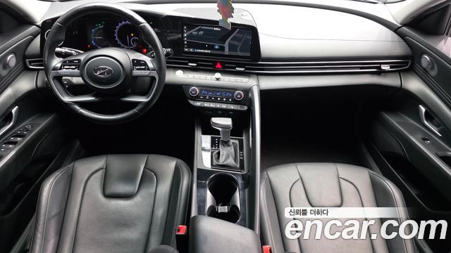 Hyundai Avante — interior
