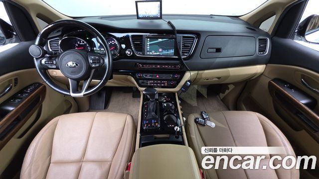 Kia Carnival — interior
