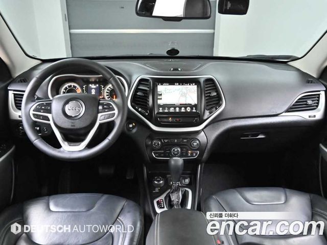 Jeep Cherokee — interior