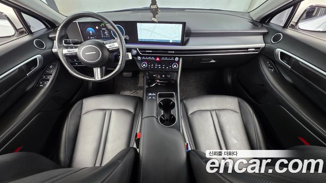 Hyundai Sonata — interior