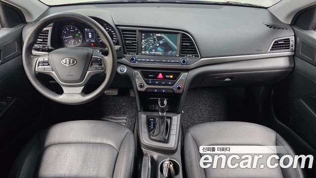 Hyundai Avante — interior
