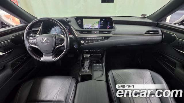 Lexus ES — interior