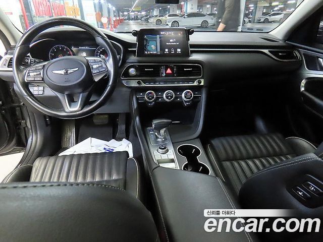 Genesis G70 — interior