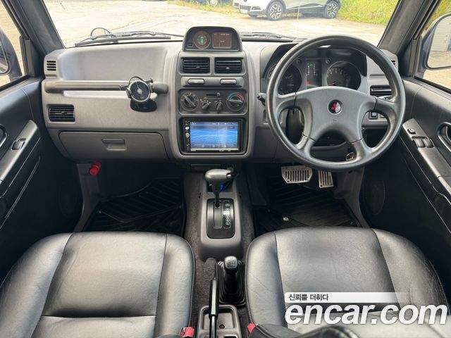 Mitsubishi Pajero — interior