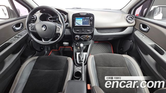 Renault Korea Clio — interior