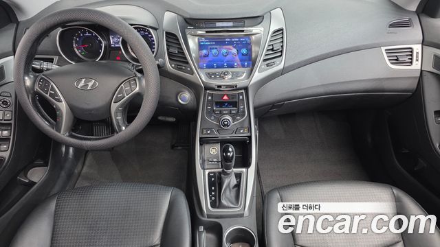 Hyundai Avante — interior