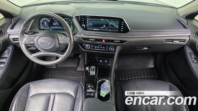 Hyundai Sonata — interior