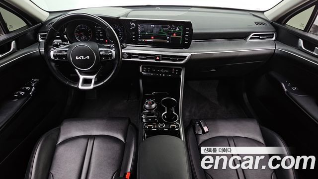 Kia K5 — interior