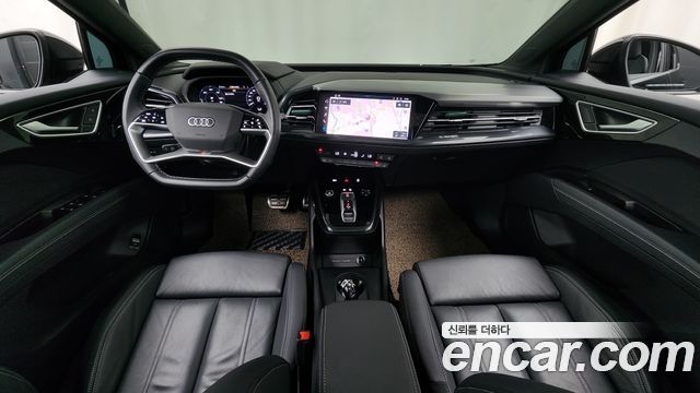 Audi Q4 e-tron — interior
