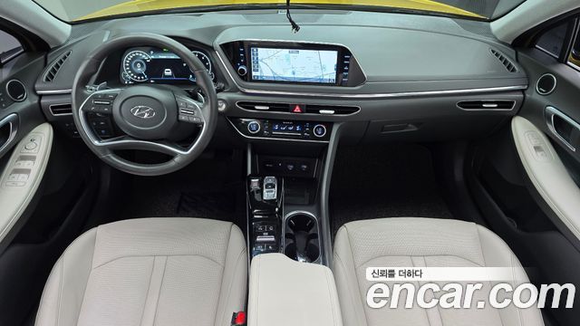 Hyundai Sonata — interior