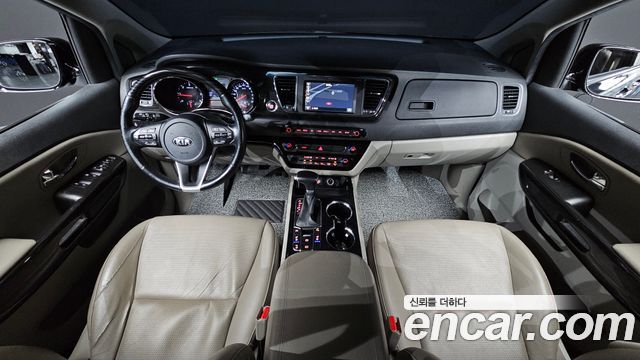 Kia Carnival — interior