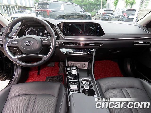 Hyundai Sonata — interior